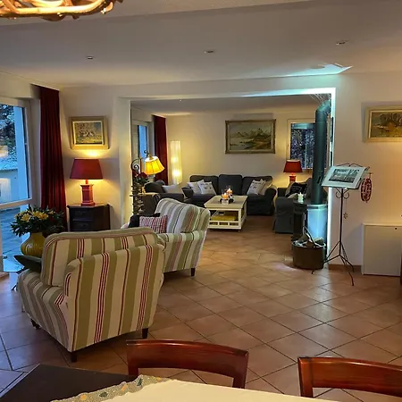 לינה וארוחת בוקר Schweigt Mir Von Rom *