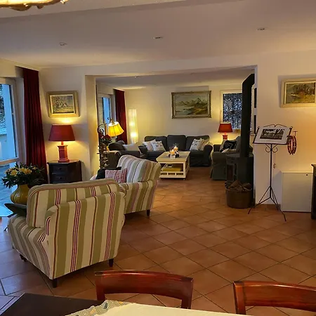 Schweigt Mir Von Rom לינה וארוחת בוקר